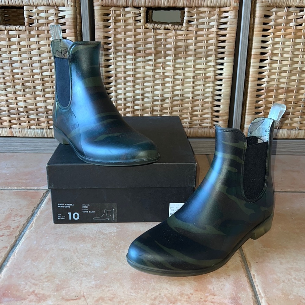 J. Crew Matte Chelsea Rainboots in Camo